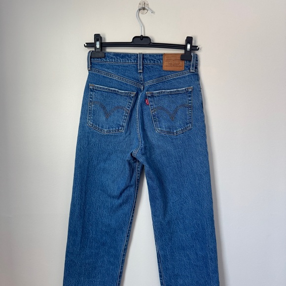 Levi’s Ribcage Straight Ankle Jeans - Picture 4 of 9